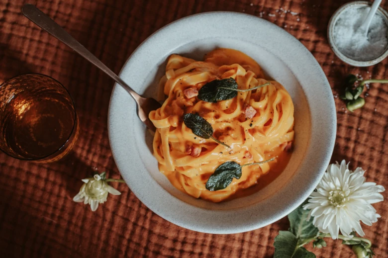 Podzimní recept: Těstoviny s dýně a šalvějí.