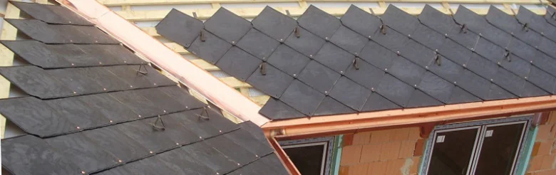 Instalace lepenkové střechy na dřevěné latě