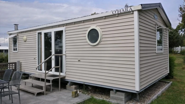 Malý dům do 40 m² s terasou a okny