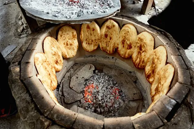 Tradiční pec na domácí pečení chleba jako lavash