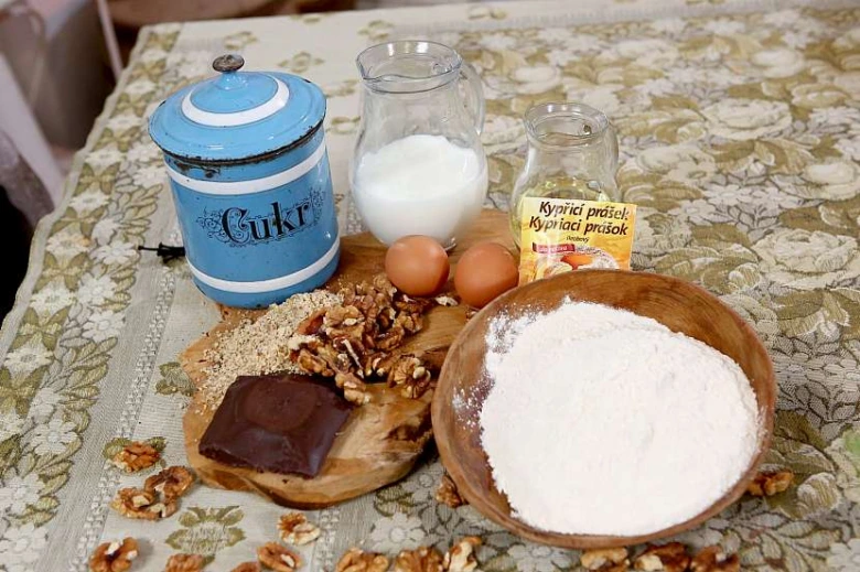 Suroviny na recept bleskový ořechový koláč