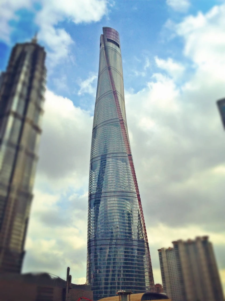 Shanghai Tower je nejvyšší mrakodrap na světě.