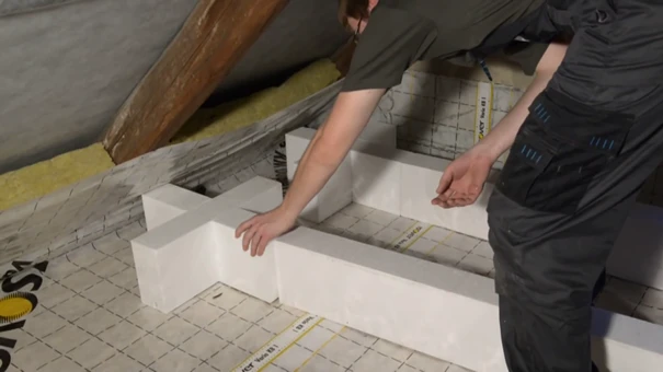 Instalace pěnového polystyrénu na podlahu v podkroví