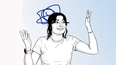Žena s rukama zvednutýma vzhůru, ilustrace pro článek o psychedelikách.